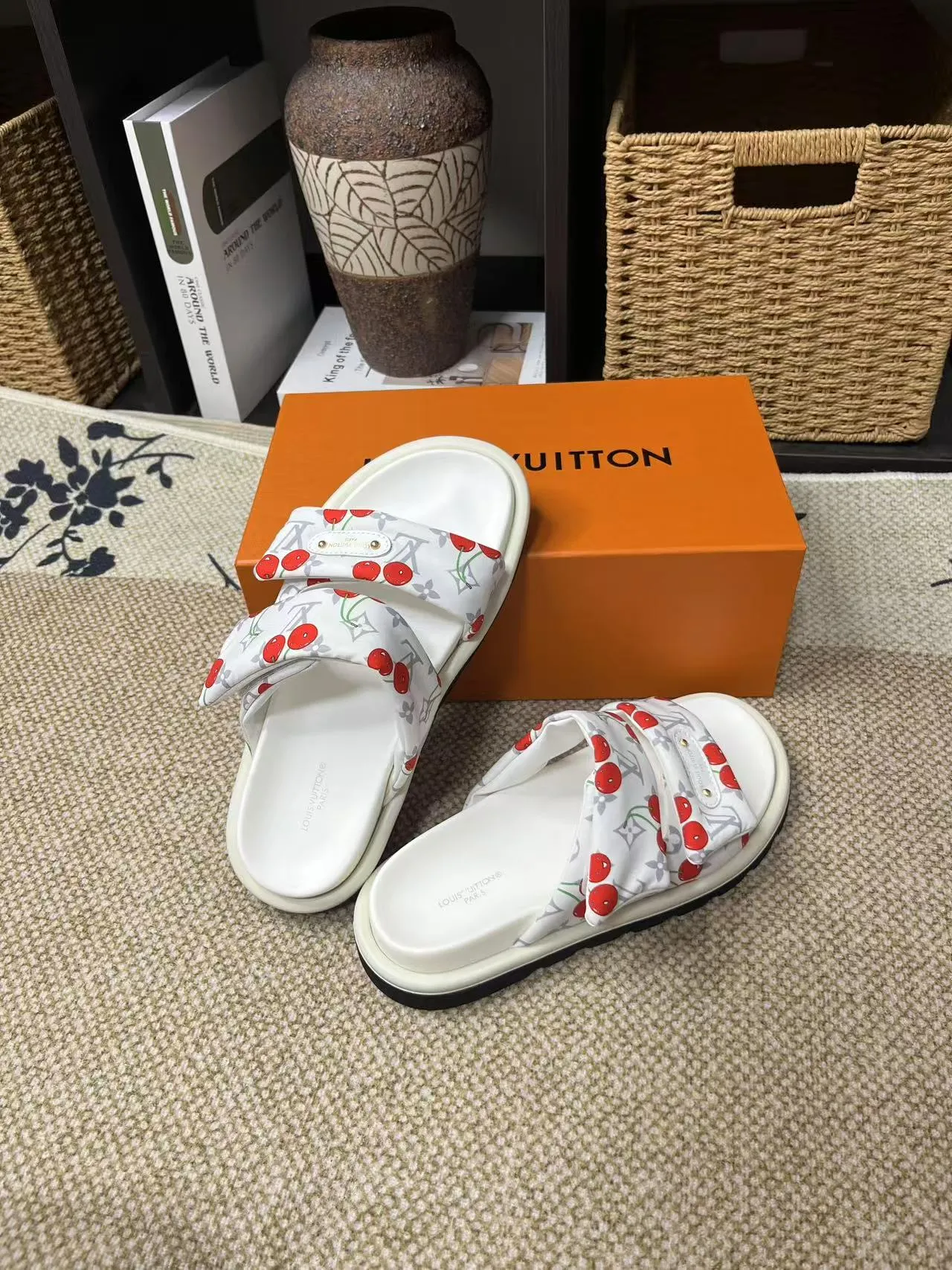 P340 yuan LV Louis Vuitton Full of high-end feel! A popular model among bloggers at home and abroad, it’s retro and fashionable, and looks stunning on your feet! Mainly recommended model on the official website★ ━━━━━ ЅᏇєєt ━━━━━ ▪️Upper: original calfskin ➕5D printing process ▪️Inner: imported mixed sheepskin ▪️Outsole: original molded foam outsole ▪️Size: Female 35-40 Men's 39-44 (women's 41 men's 45)